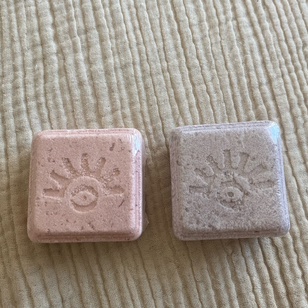 BNWT Ayeya Bath Bombs in Love and Empower